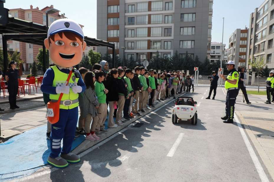 Başkan Kılca, Trafik Eğitimi Parkı ve Tabiat Mektebi'nin Kapanış Programına Katıldı
