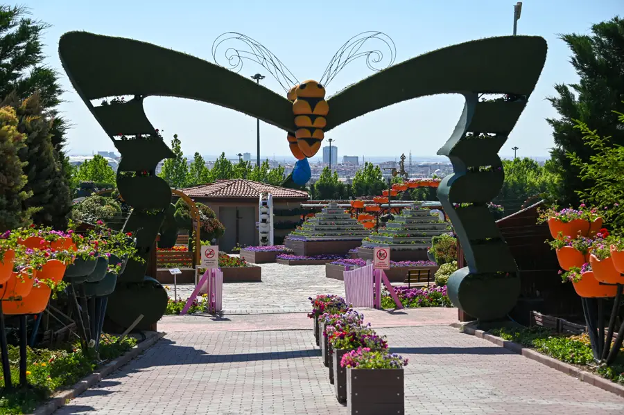 Turizmin Gözdesi Selçuklu Çicek Bahçesi Ziyaretçilerini Bekliyor