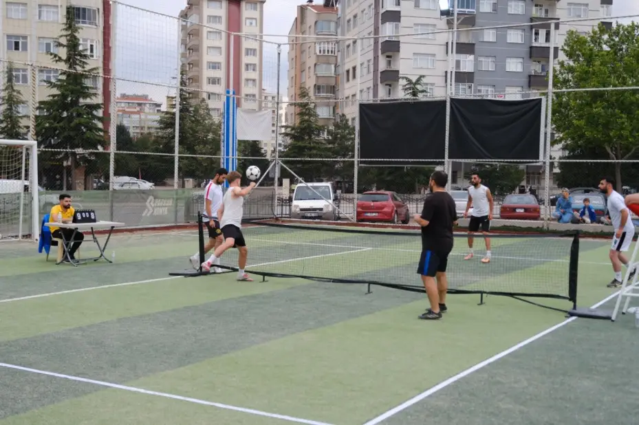 Konya Büyükşehir'in Ayak Tenisi Turnuvası'nda Büyük Heyecan Yaşandı