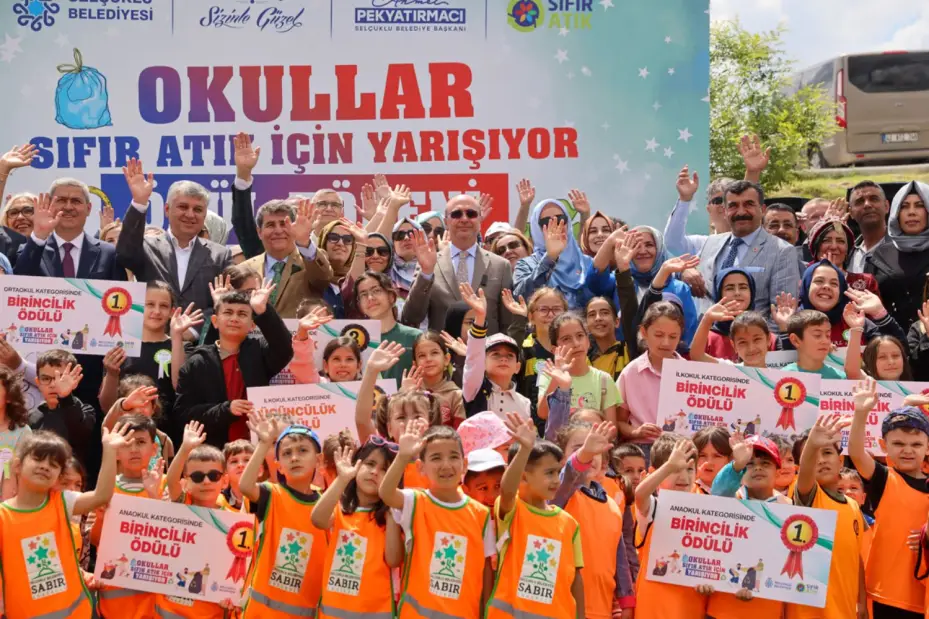  "Okullar Arası Sıfır Atık Yarışması" nın Ödül Töreni  Selçuklu Seyir Tepesi'nde Gerçekleşti