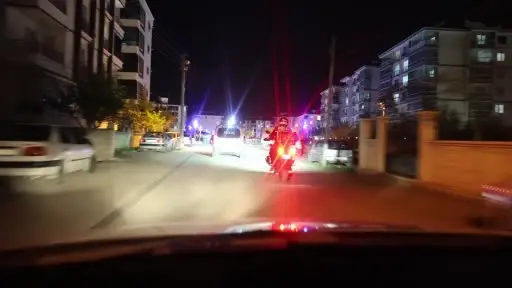 Polisi alarma geçiren alkollü kadınlar gazeteciyi darp edip tehdit etti