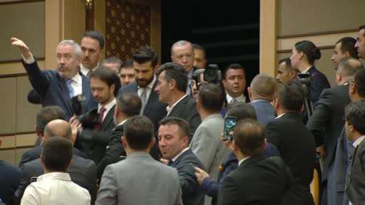 Cumhurbaşkanı Erdoğan: "Manşetlerle çarpışa çarpışa geldik"
