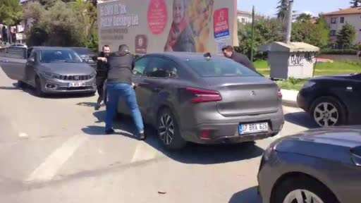 Milli İstihbarat Teşkilatı, sahte baz istasyonu kuran yabancı uyruklu 7 şüpheliyi suçüstü yakaladı