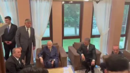MHP Genel Başkanı Bahçeli, partililerle sohbet etti