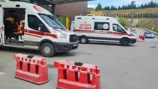 Taziye evinden dönenleri taşıyan midibüs şarampole yuvarlandı: 2 ölü, 15 yaralı
