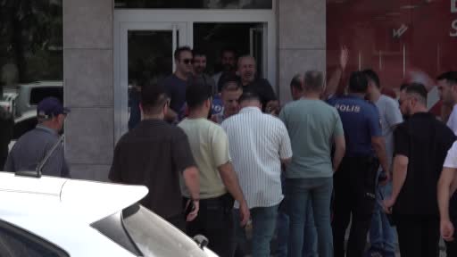 Kredi verilmeyince pompalı tüfekle bankayı bastı