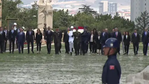 TBMM Başkanı Kurtulmuş ve Başkanlık Divanı üyeleri Anıtkabir’i ziyaret etti