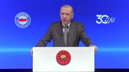 Cumhurbaşkanı Erdoğan:  "Bizim iktidarımızla milletimiz uzun yıllar sonra kendine hizmet eden, halkına hizmet eden anlayış ile tanıştı. Devlet ile millet arasına çekilen dikenli telleri birer birer kaldırdık."