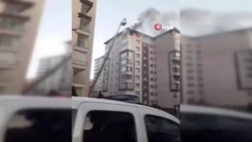 Ankara’da bir binanın en üst katında çıkan yangın söndürüldü