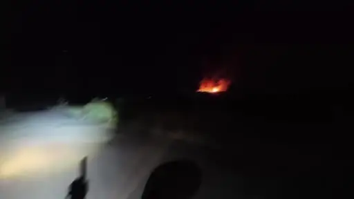 Yangını gören motosikletlinin endişesi aksiyon kamerasında