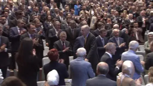 Cumhurbaşkanı Erdoğan: "Dünden beri ahlaksızca, haysiyetsizce, her türlü insani değeri ayaklar altına alan hoyrat bir üslupla AK Parti ailesinin yeni üyelerine saldıranlara “Hadi oradan” diyorum"