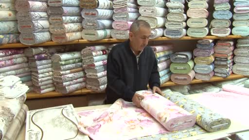 30 yıldır çeyizcilik yapan emekli imam: "İşimizi güzel yaptığımız sürece Allah bereketini veriyor"