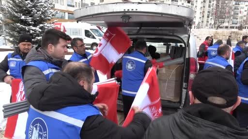 Sivas’ta esnaflara Sivasspor bayrağı dağıtıldı