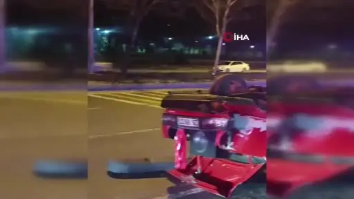 Otomobiller çarpıştı, alkol şişeleri ortalığa saçıldı: 4 yaralı