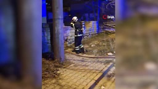 Kırıkkale’de ev yangını: 1’i itfaiye eri, 2 kişi hastaneye kaldırıldı