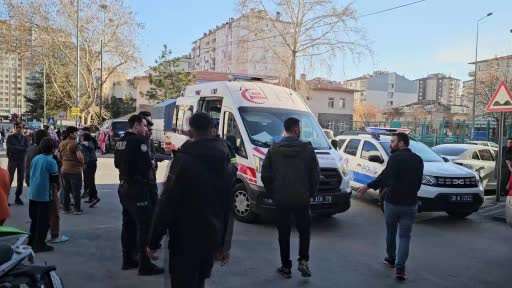 Evini yakan şahsı itfaiye kurtardı