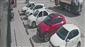 Fren yerine gaza basınca markete girdi, o anlar kamerada