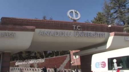 Üniversitede 40 yıl sonunda kızıyla birlikte öğrenci oldu