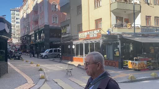 Caddede yürüyen kadını taciz ettiği iddia edilen şahıs silahla vuruldu