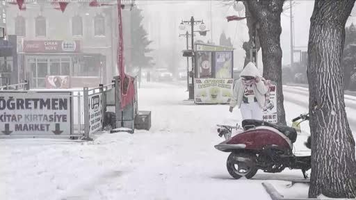 Yozgat’ta martta yağan kar çiftçiyi endişelendirdi