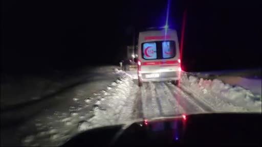 Yolu kapanan köyde mahsur kalan hasta için ekipler seferber oldu