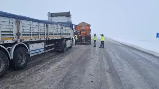 Boğazlıyan’da mahsur kalan tır kurtarıldı