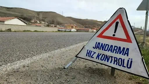 Aksaray’da jandarma gece gündüz radar denetiminde