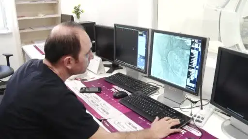 Kasıktan girilerek yapılan operasyonda kalp kapakçığı değiştirildi