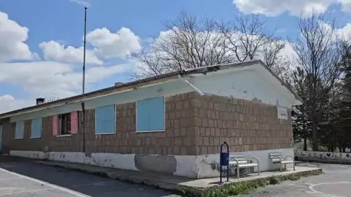 İlk hamburgerlerini liseli ablalarının ellerinden yediler