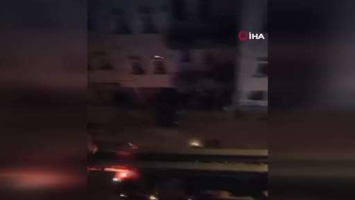 Evde mahsur kalan 2 çocuğu itfaiye ekipleri kurtardı