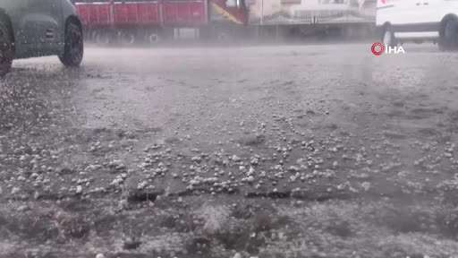 Ankara’da ceviz büyüklüğünde dolu yağdı