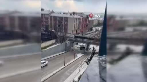 Ankara’da dolu ve sağanak sonrası sel meydana geldi