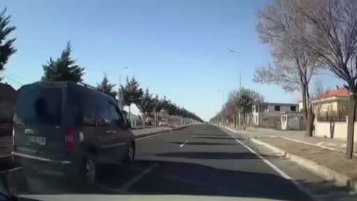 Trafikte ihlal üstüne ihlal yaptı