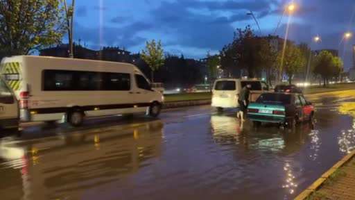Sağanak yağış Kayseri’de hayatı olumsuz etkiledi