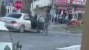 Alkollü şahıs aracından indi, trafikte dans etti: O anlar kamerada