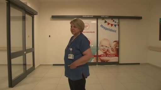Kaynanasının eline doğduğunu kız isteme merasiminde fark etti