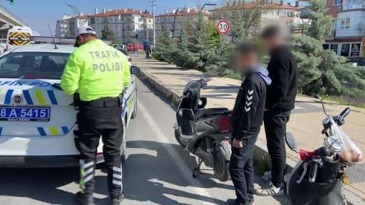 16 yaşında ehliyetsiz, plakasız ve kasksız motora bindi, 54 bin lira ceza yedi