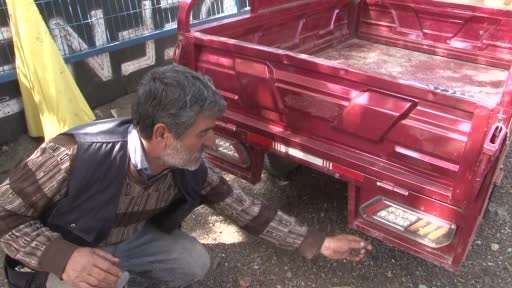 4 kilidi kırılıp çalınan motosikletini bu kez gemi zinciriyle bağladı