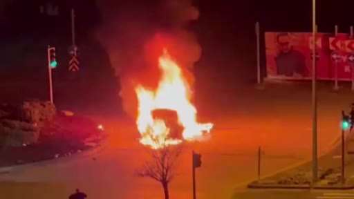 Ankara’da otomobil alev alev yandı