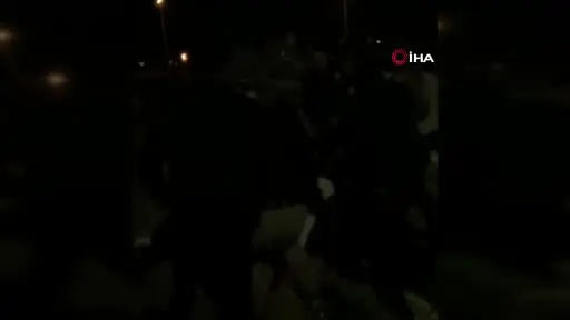 Tekme ve yumrukların havada uçuştuğu düğün kavgasında polis memurları arada kaldı