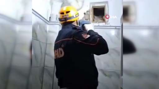 Apartman boşluğuna düşen iki çocuk AFAD ekipleri tarafından kurtarıldı