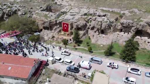 Niğde’nin tarihi rotasında yüzlerce sporcu pedal çevirdi