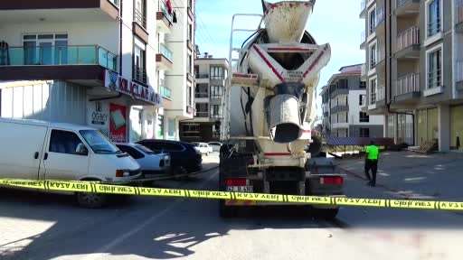 Beton mikserinin altında kalan yaşlı adam hayatını kaybetti