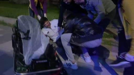 Virajı alamayan motosiklet kaldırıma çarptı: 2 yaralı