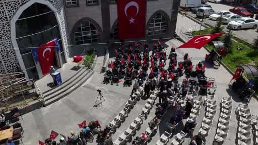 Bünyan’da engeller el ele aşılıyor