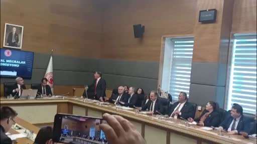 TBMM Dijital Mecralar Komisyonu toplantısında gerginlik