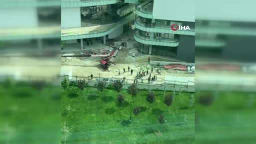 Ankara’da kule vinç devrildi: 3 yaralı