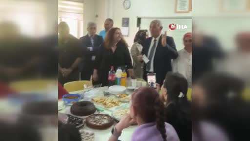 Ersin Bacaksız Anadolu Lisesi’nde emekli olan müdüre duygu yüklü veda