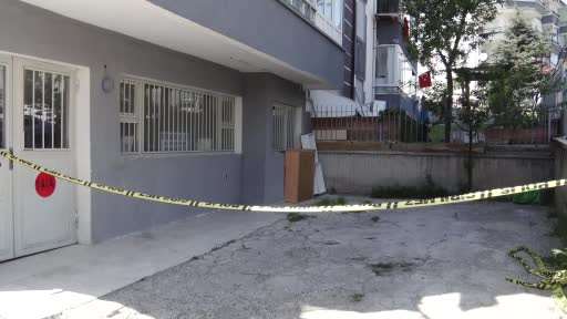 Ailesinin eski kocasıyla barışma ısrarlarına öfkelenen genç kadın 4. kattan atladı