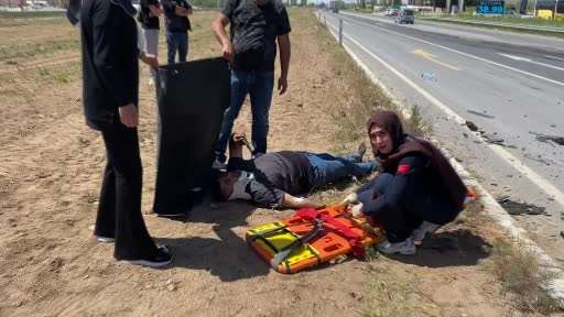 Aksaray’da minibüs ile hafif ticari araç çarpıştı: 3 yaralı